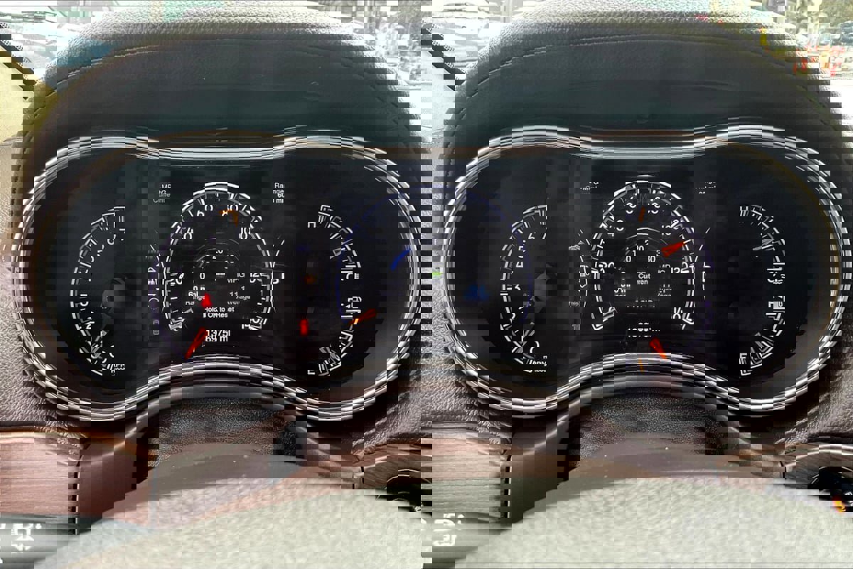 Used 2015 Jeep Grand Cherokee Overland image 13