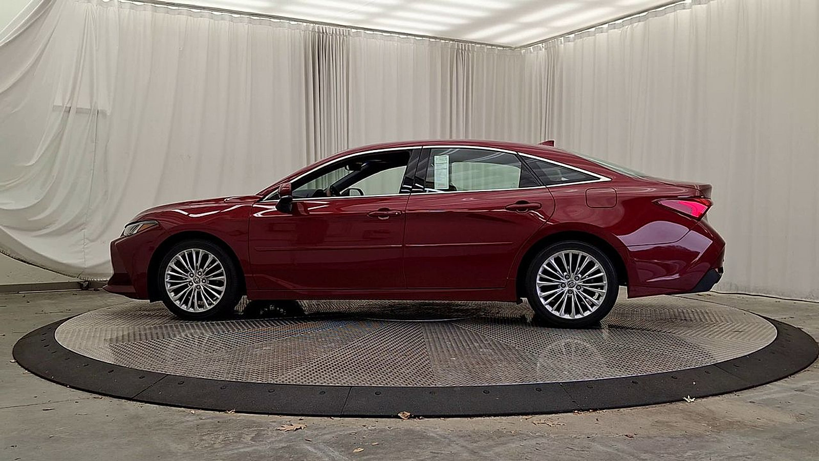 Certified 2022 Toyota Avalon Limited w/ Advanced Safety Package FWD image 2
