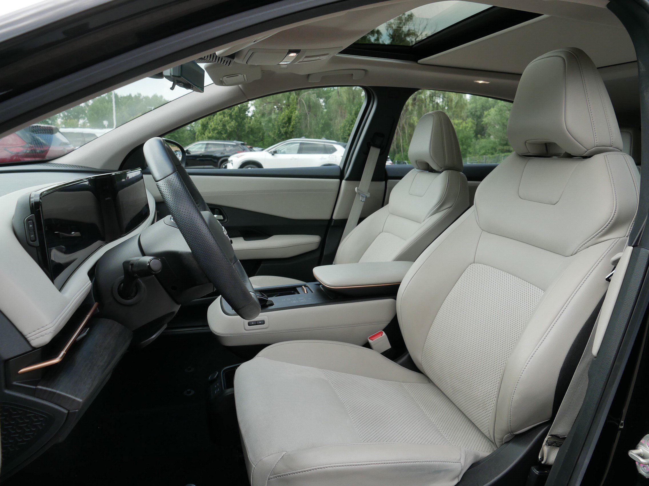 Certified 2023 Nissan Ariya AWD image 34