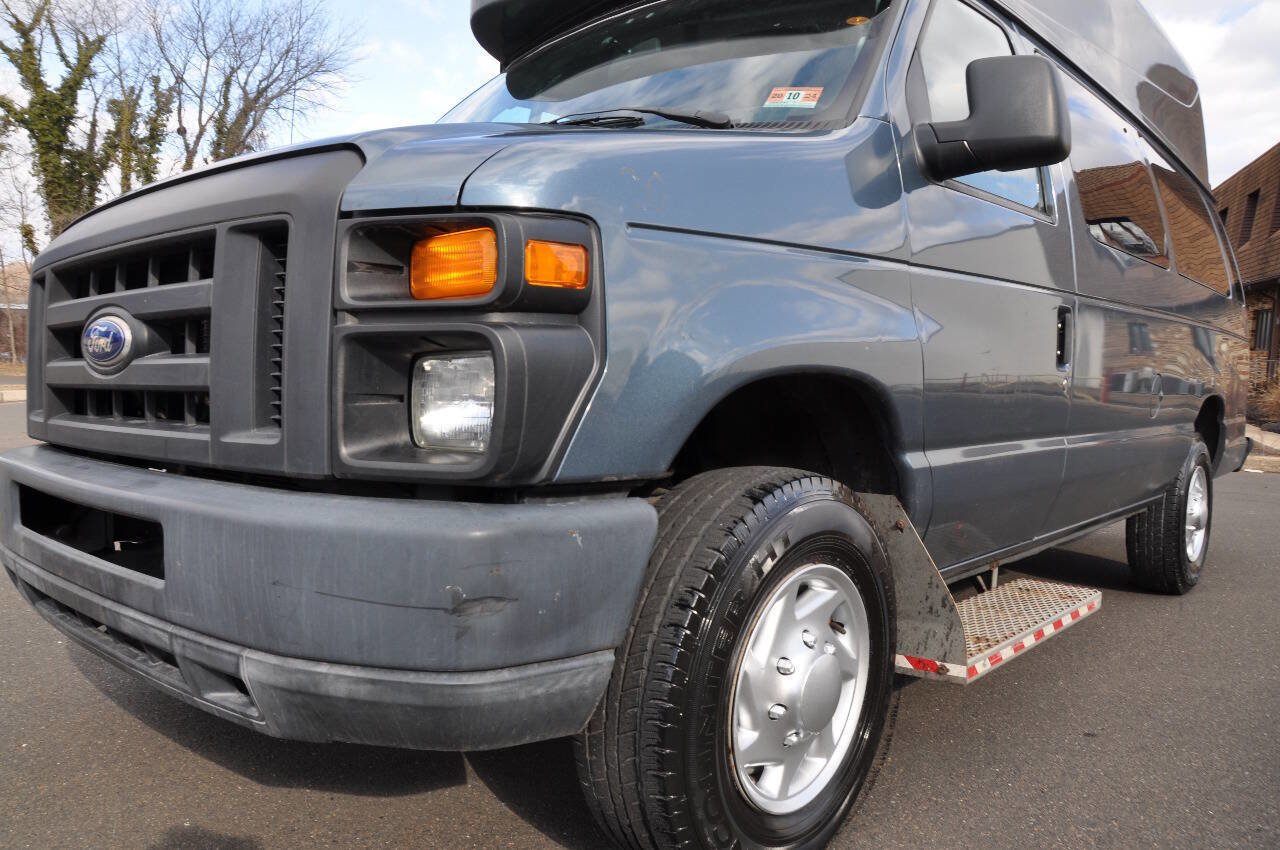 Used 2014 Ford E-350 and Econoline 350 Extended Super Duty w/ Power Group image 4