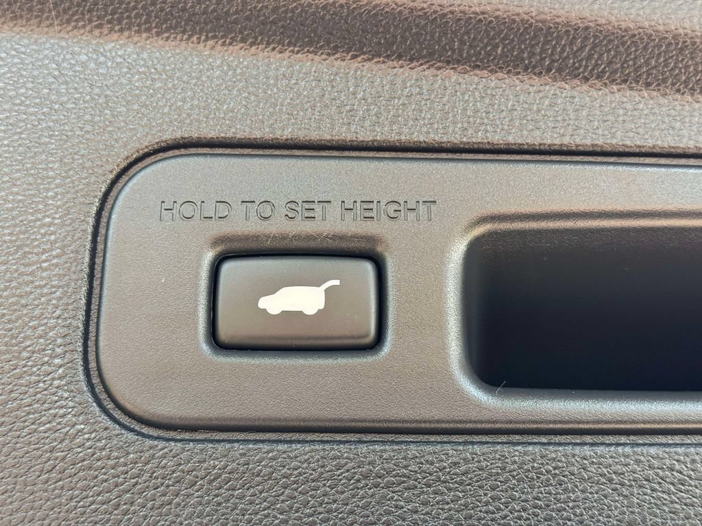 Certified 2024 Acura MDX w/ Technology Package AWD/4WD image 9