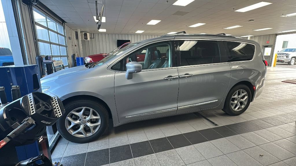 Used 2018 Chrysler Pacifica Touring-L Plus w/ Advanced Safetytec Group image 1