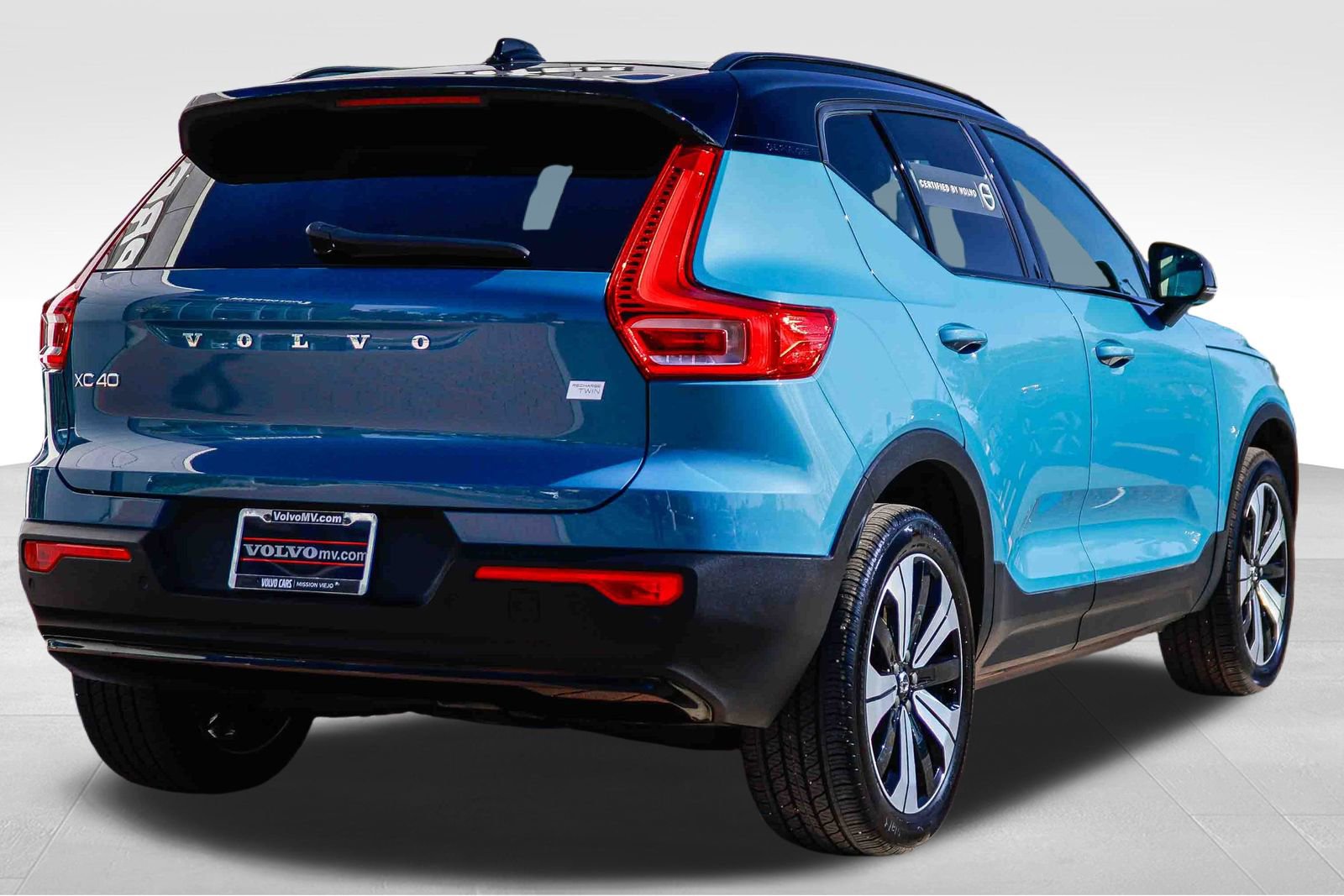 Used 2023 Volvo XC40 Recharge Core image 7