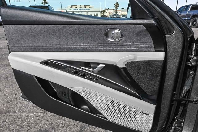 Used 2025 Hyundai Elantra Limited image 19