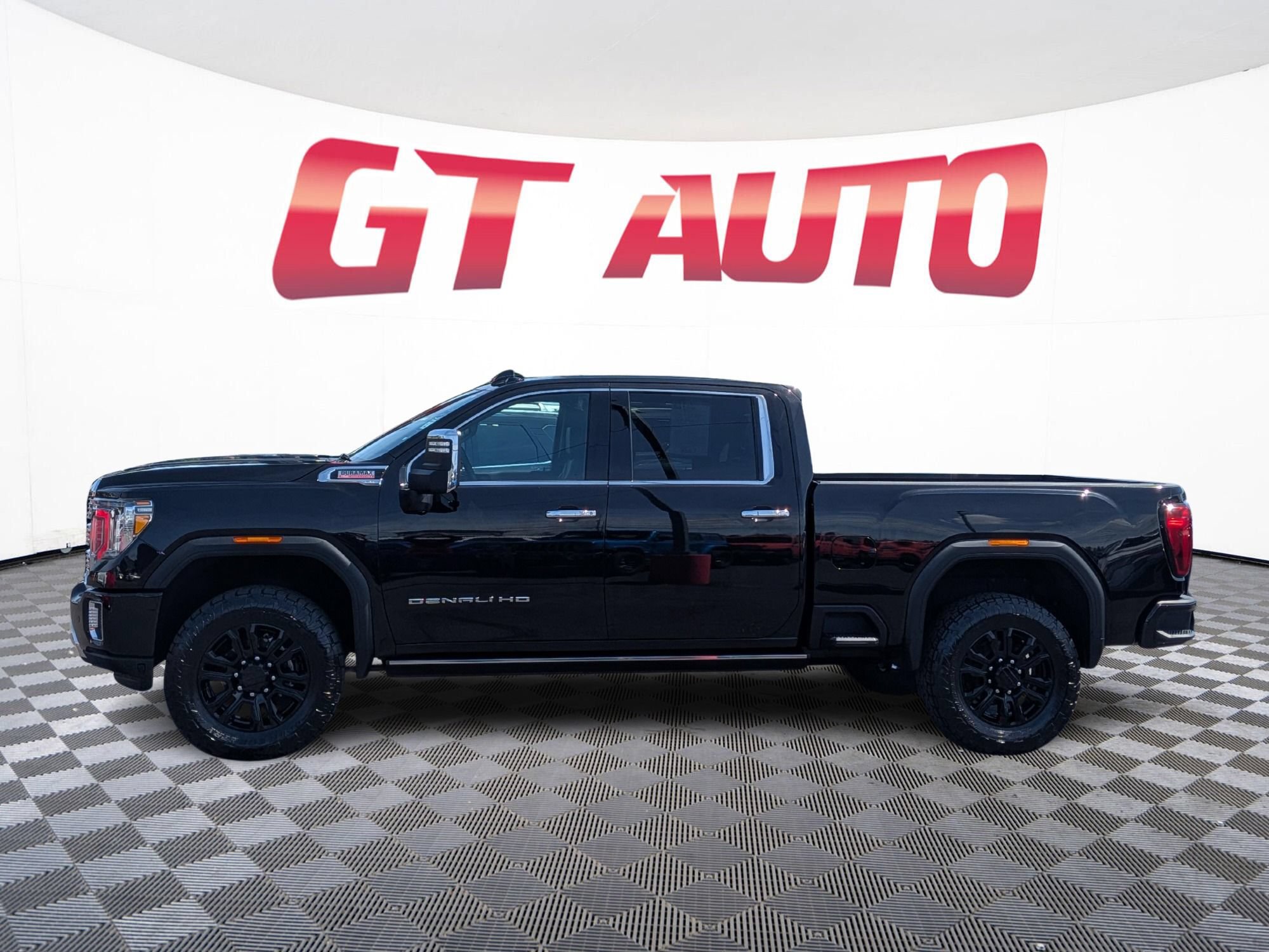Used 2022 GMC Sierra 3500 Denali w/ Denali Black Diamond Edition AWD/4WD image 3