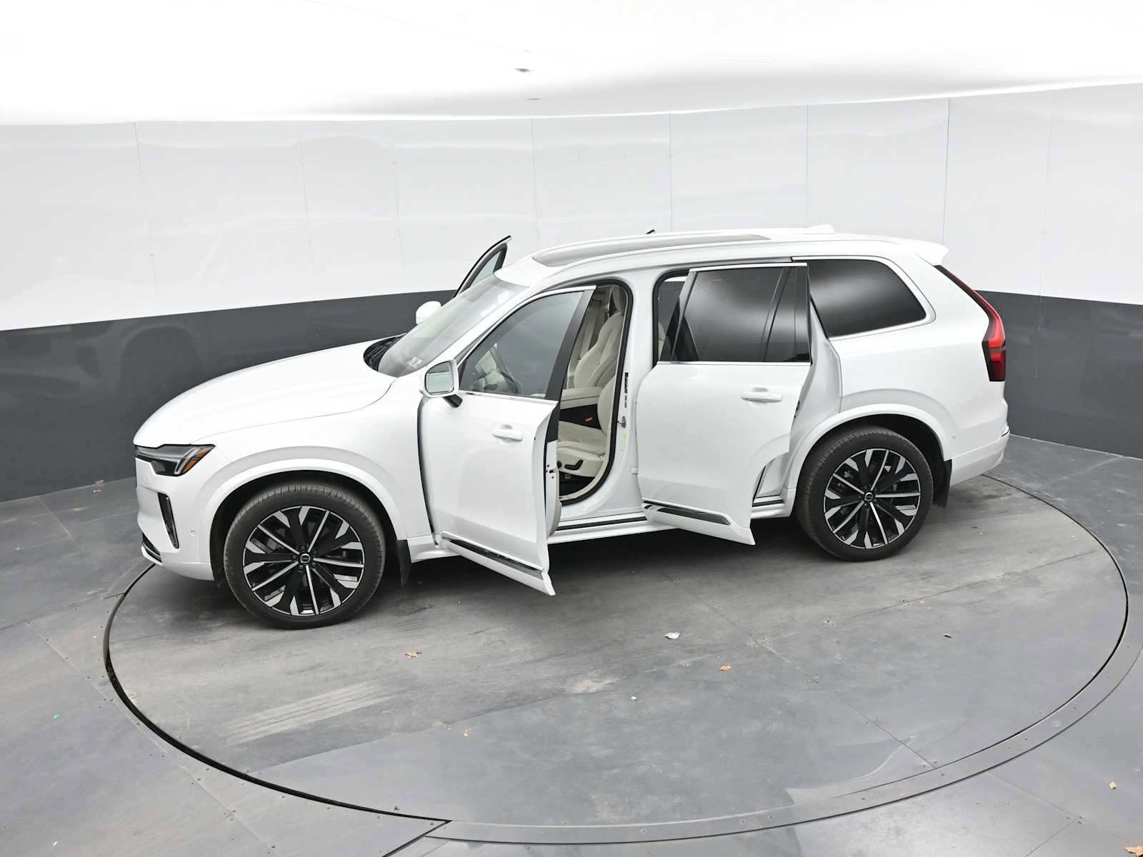 Used 2026 Volvo XC90 B6 Ultra w/ Protection Package AWD/4WD image 51