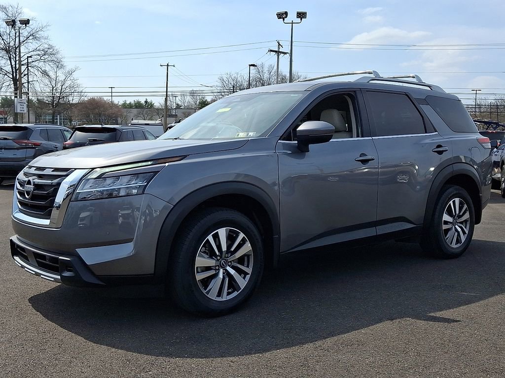 Certified 2023 Nissan Pathfinder SL AWD/4WD image 3