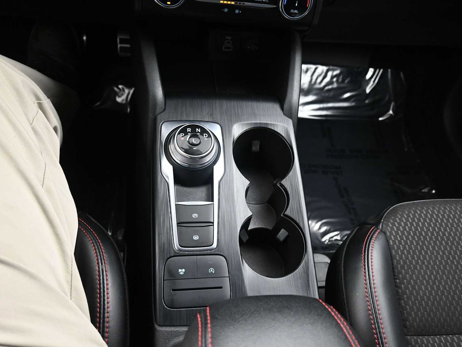 Used 2024 Ford Escape ST-Line image 25