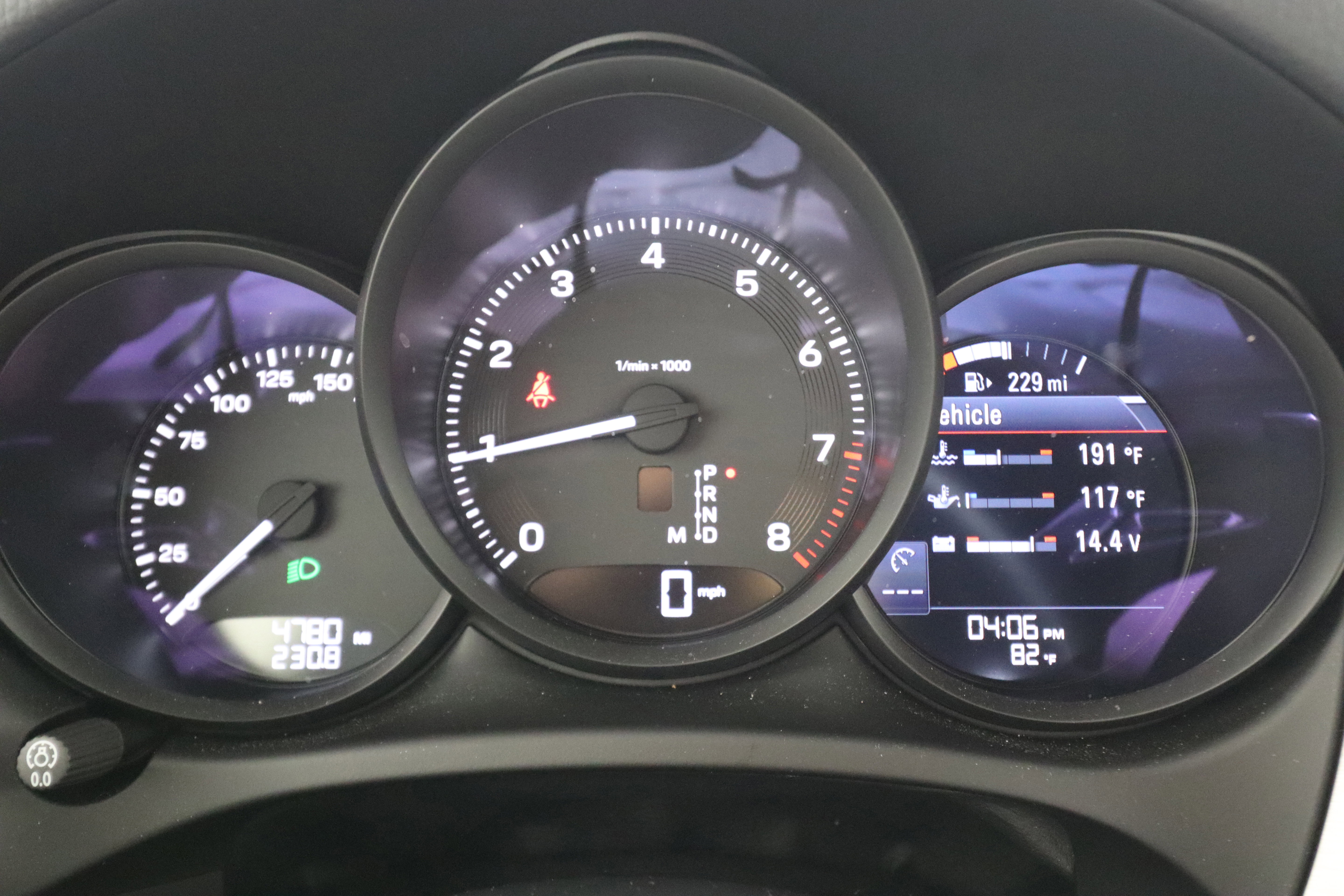 Certified 2025 Porsche Macan image 18