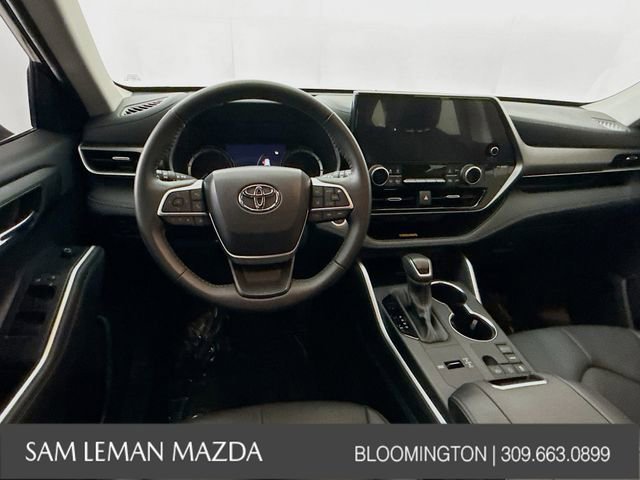 Used 2024 Toyota Highlander XLE image 11