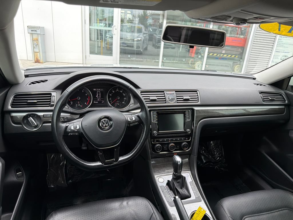 Used 2017 Volkswagen Passat 1.8T SE FWD image 13