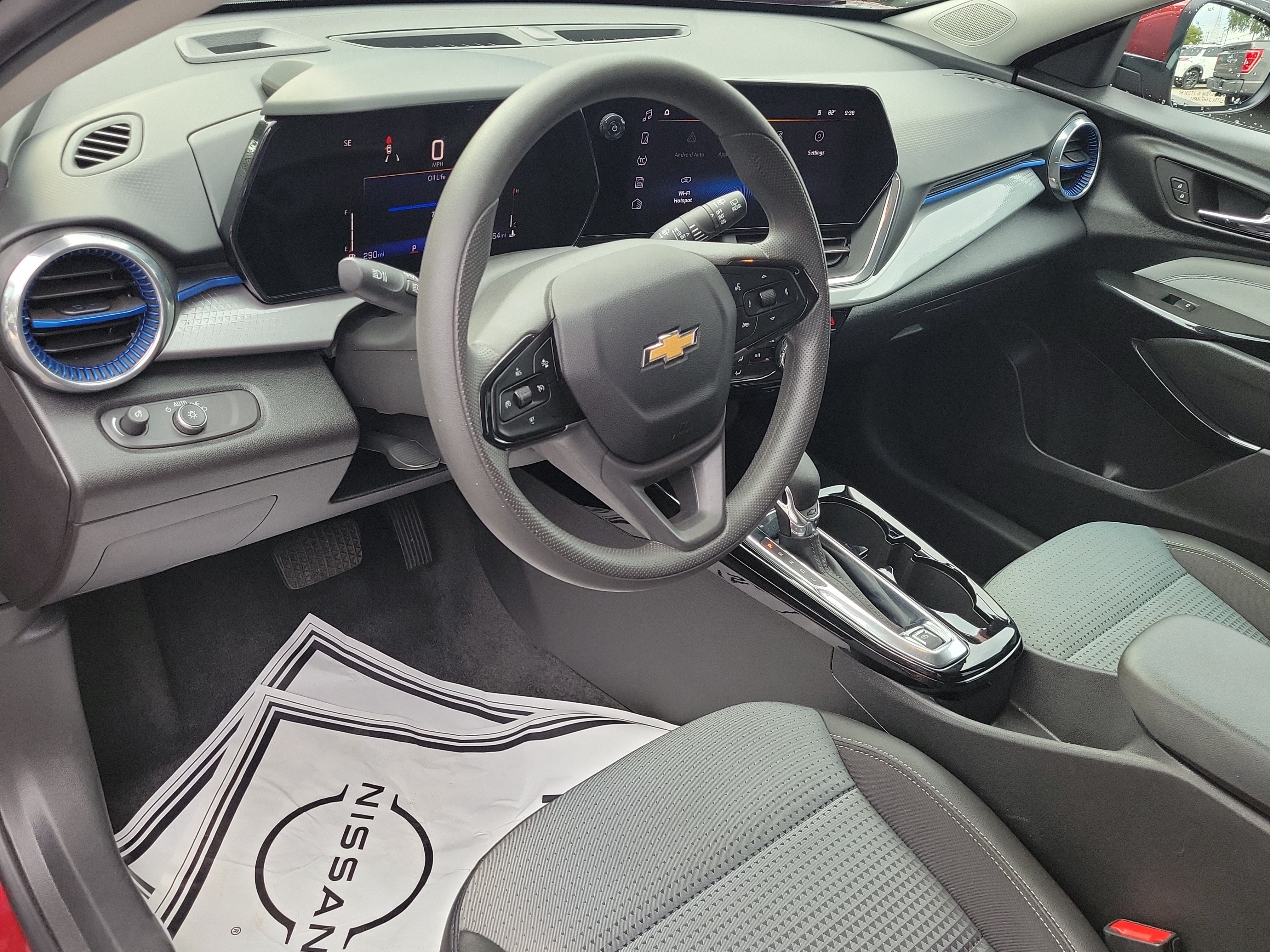 Used 2025 Chevrolet Trax LT FWD image 19