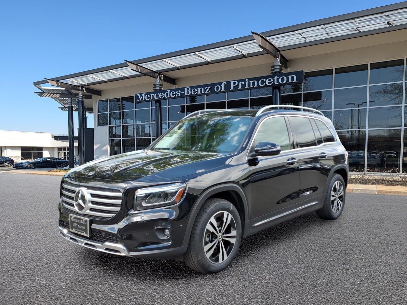 Certified 2025 Mercedes-Benz GLB 250 4MATIC image 7