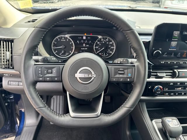 Used 2025 Nissan Pathfinder SL AWD/4WD image 11