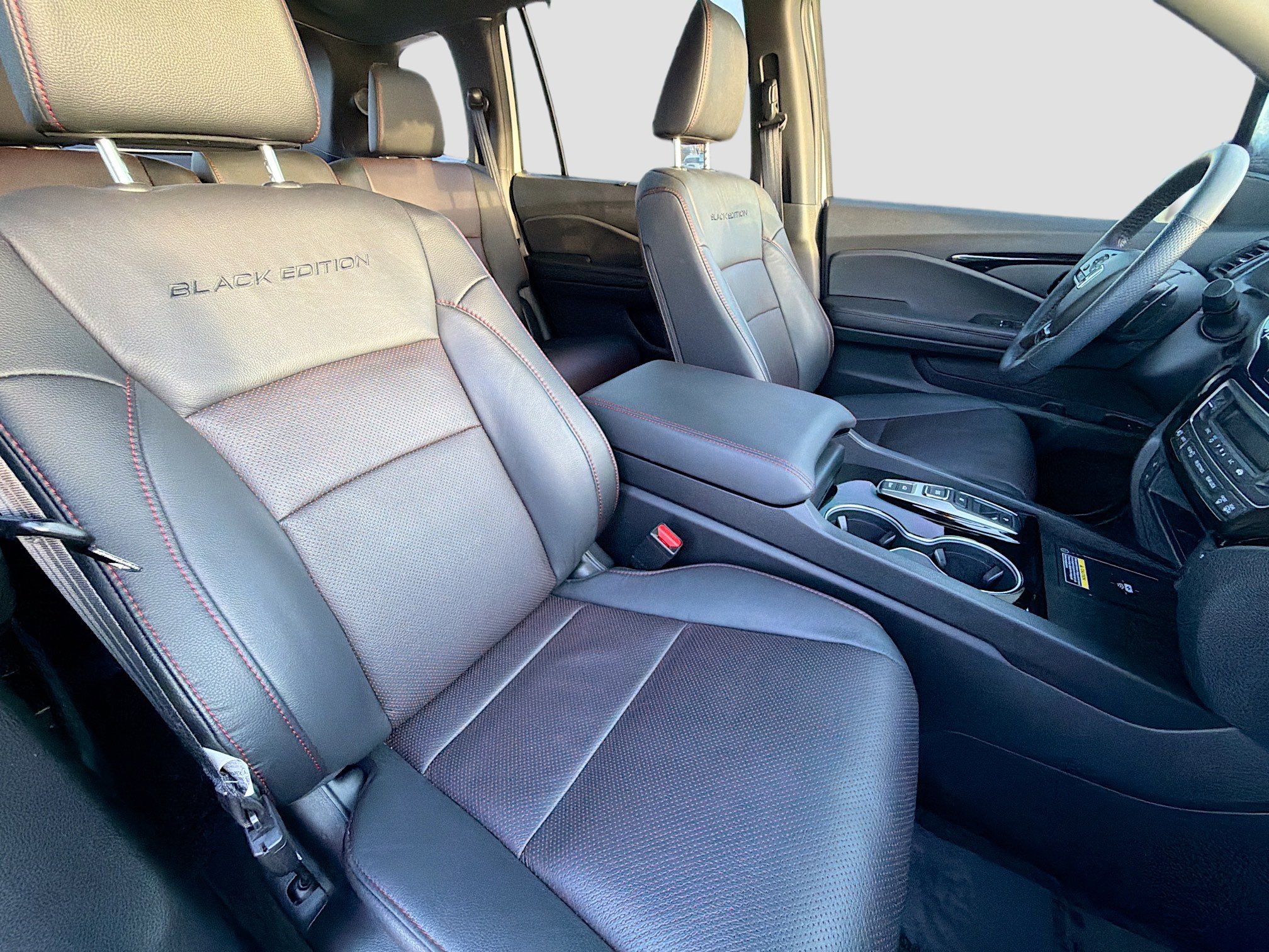 Used 2025 Honda Passport Black Edition image 14