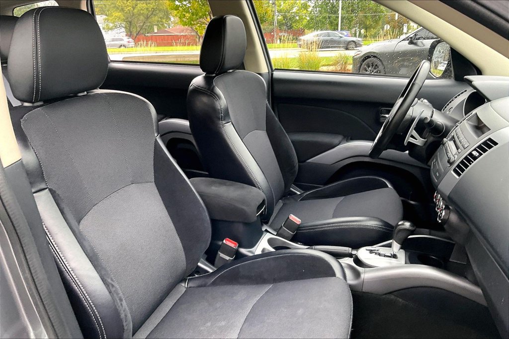 Used 2013 Mitsubishi Outlander SE AWD/4WD image 7