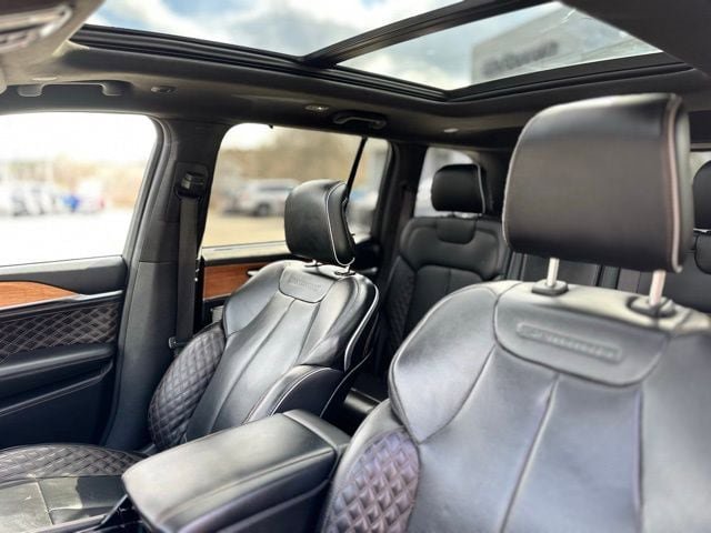 Used 2022 Jeep Grand Cherokee Summit AWD/4WD image 12