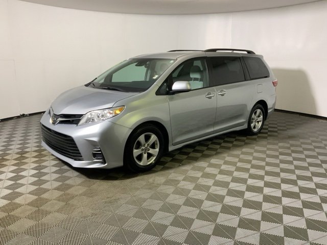Used 2019 Toyota Sienna LE w/ LE Preferred Package image 15