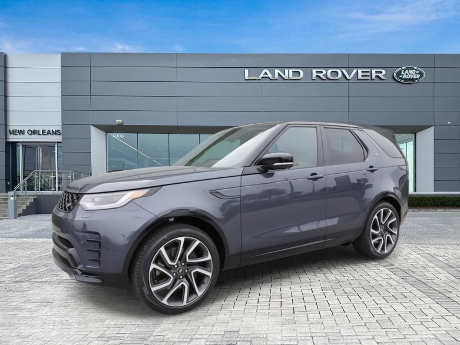 New 2024 Land Rover Discovery Dynamic SE AWD/4WD image 1