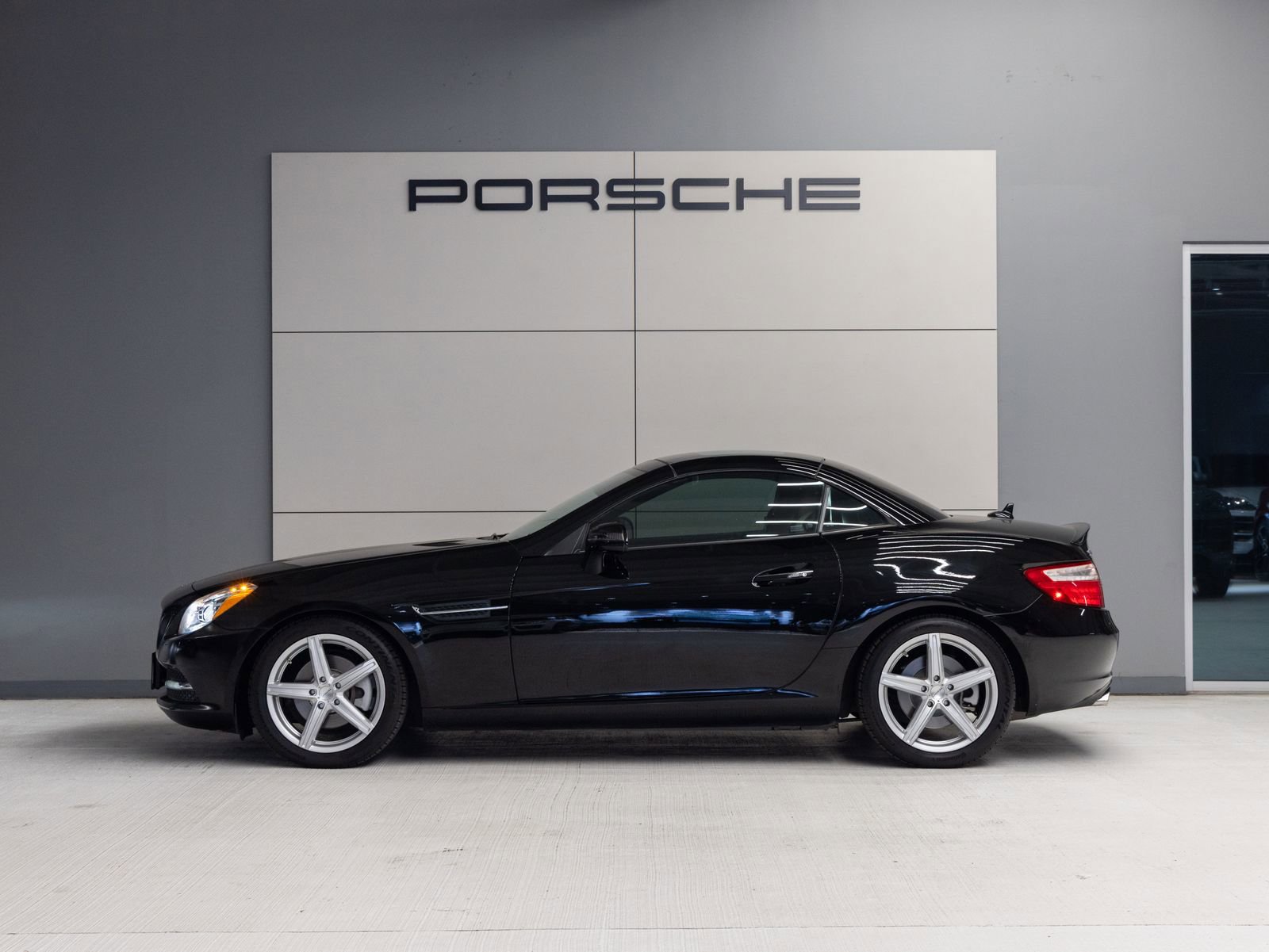 Used 2013 Mercedes-Benz SLK 250 image 2