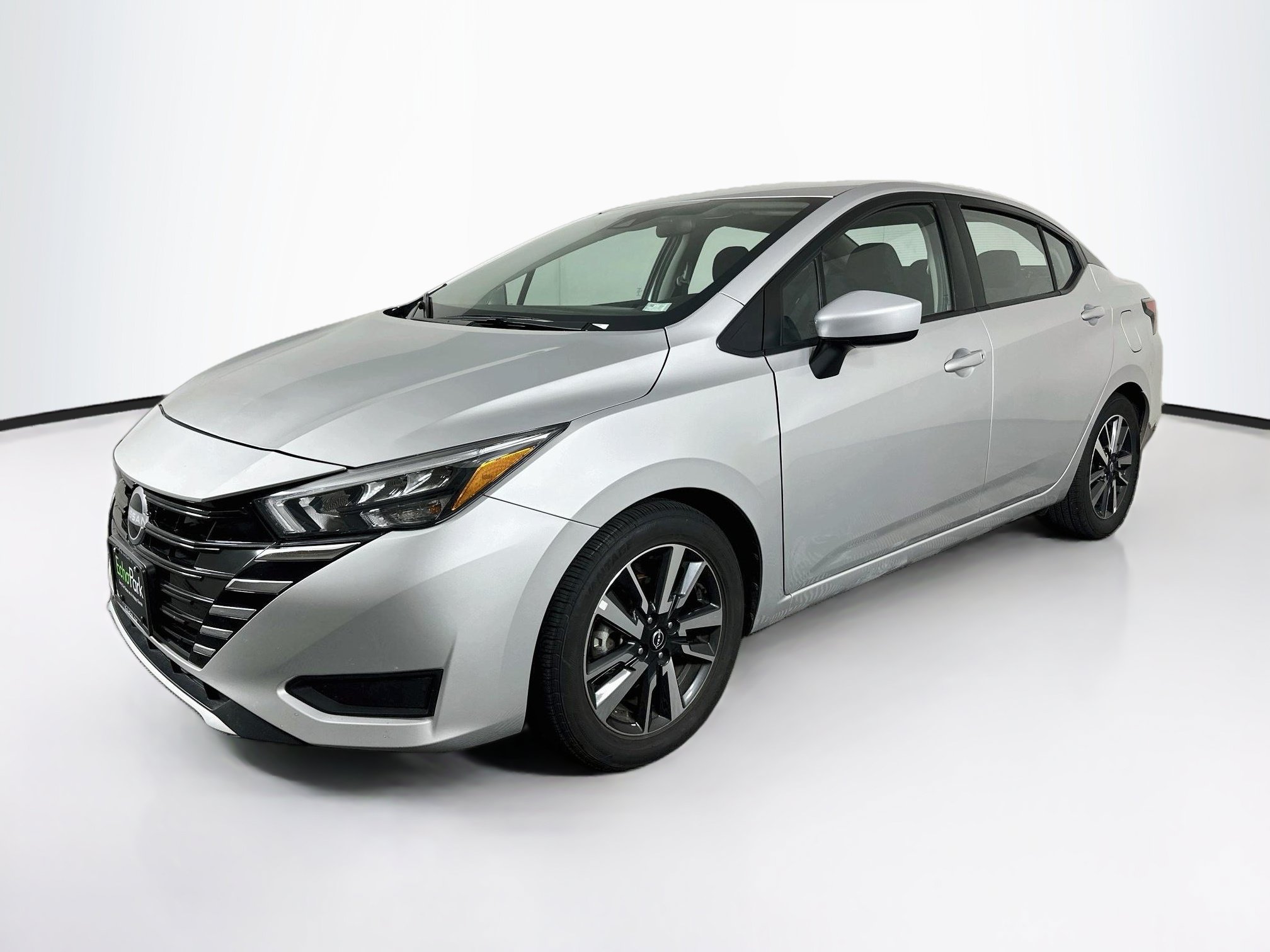 Used 2025 Nissan Versa SV FWD image 3