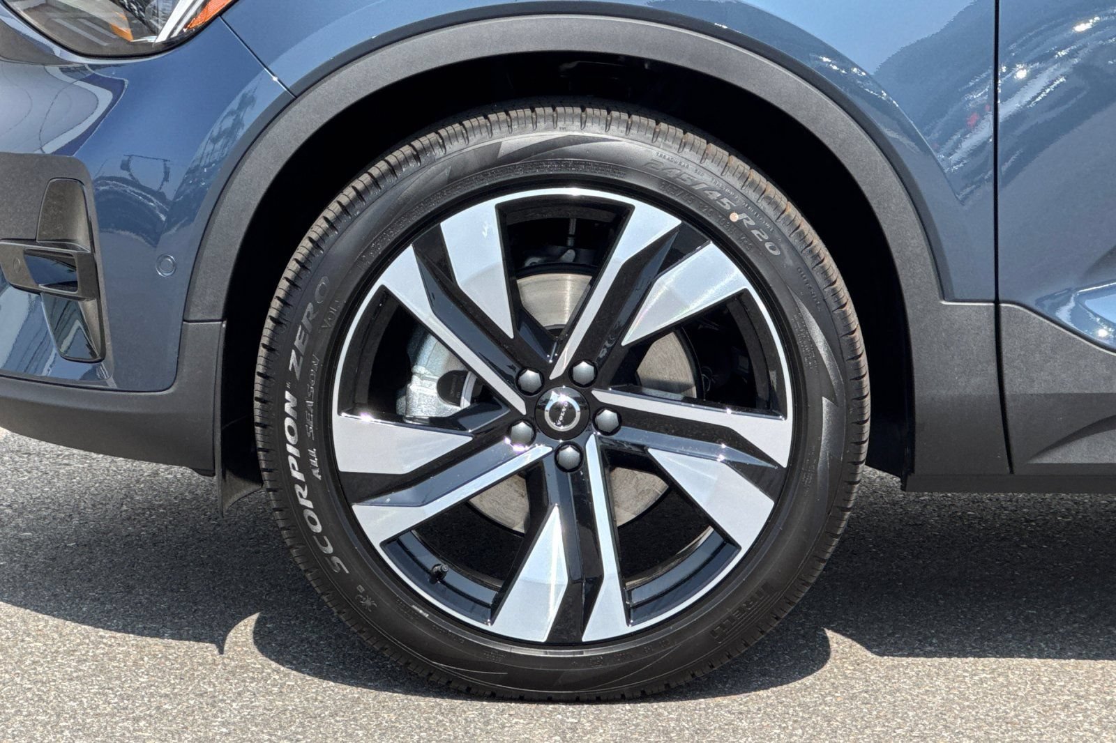 New 2026 Volvo XC40 B5 Ultra w/ Climate Package AWD/4WD image 33