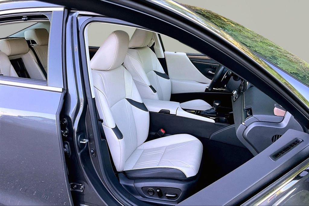 Used 2024 Lexus ES 300h Ultra Luxury w/ Accessory Package (Z2) FWD image 23