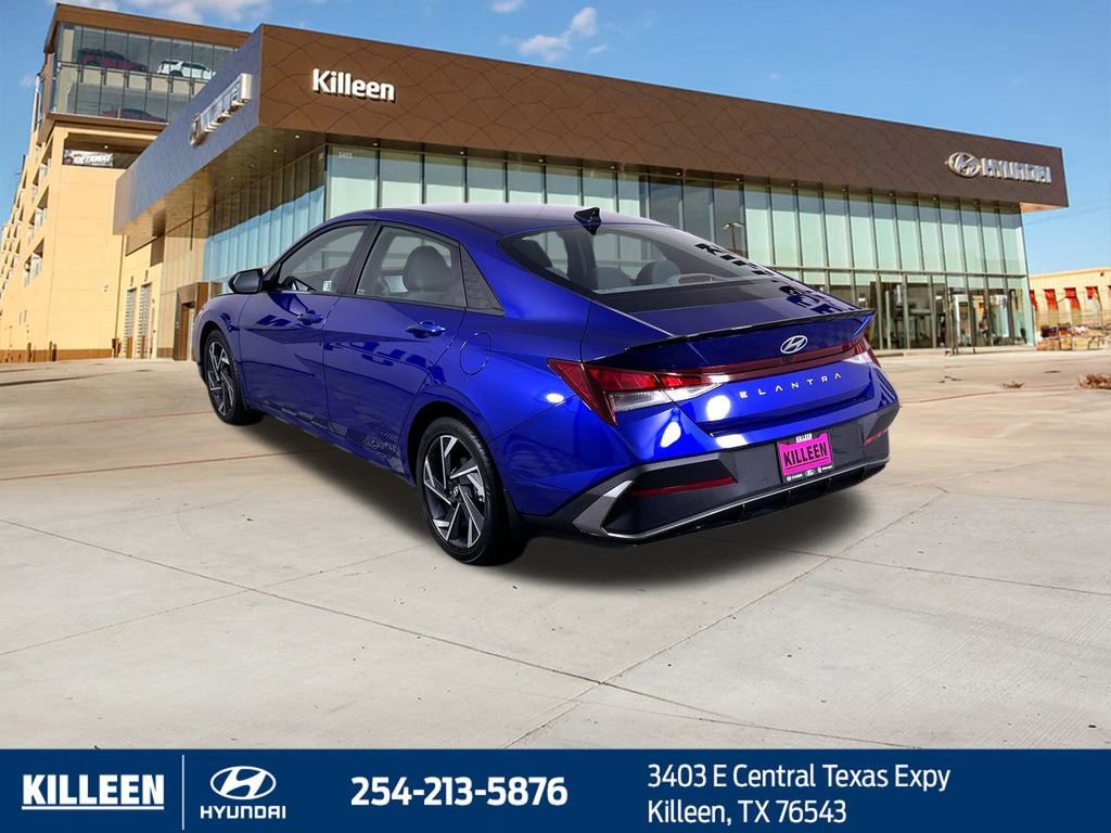 Used 2025 Hyundai Elantra Sport image 6