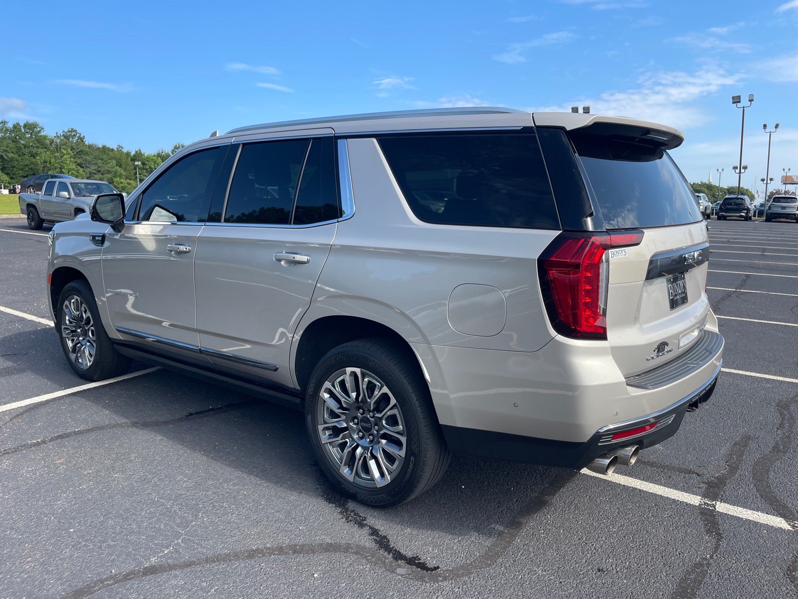 Used 2023 GMC Yukon Denali Ultimate AWD/4WD image 14