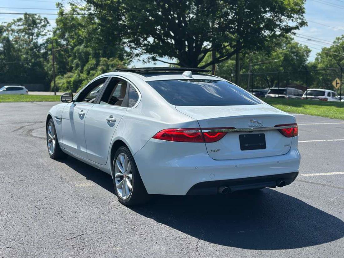 Used 2018 Jaguar XF Premium RWD image 4