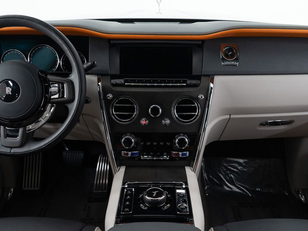 Certified 2023 Rolls-Royce Cullinan w/ Dark Exterior Package AWD/4WD image 37
