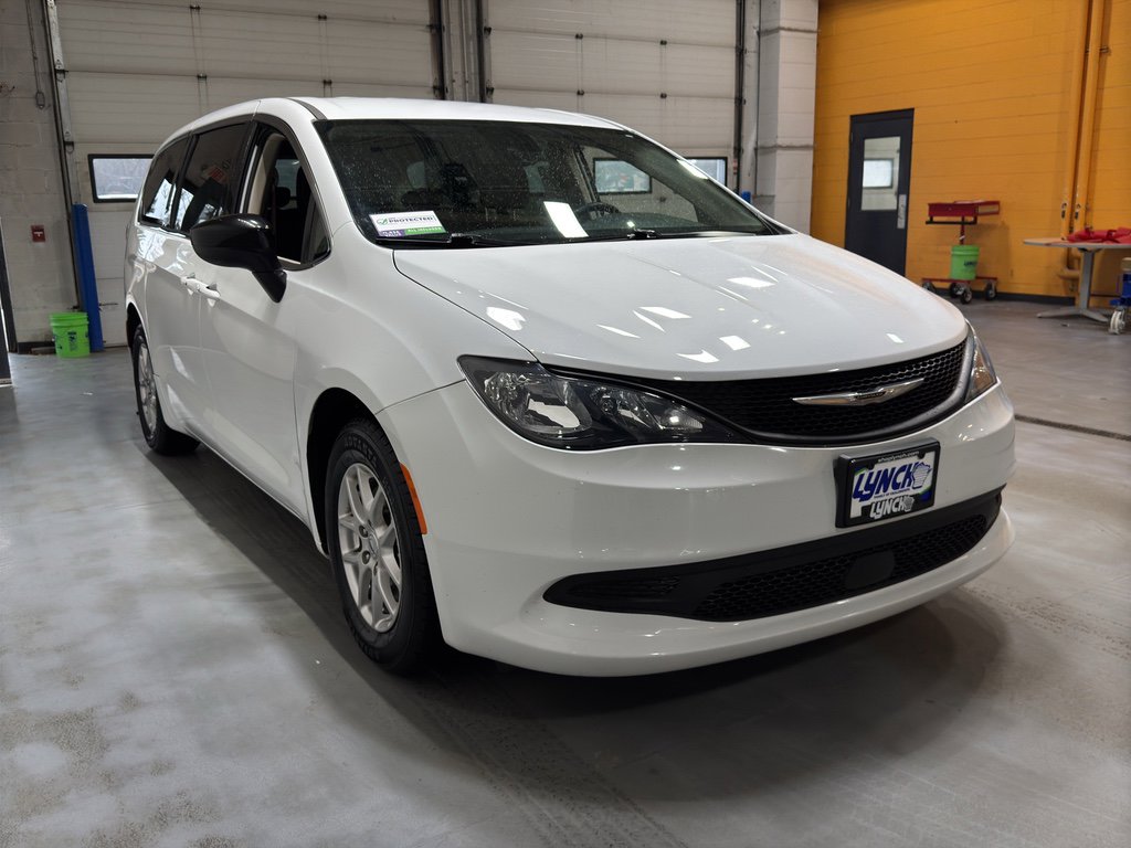 Used 2024 Chrysler Voyager LX image 7