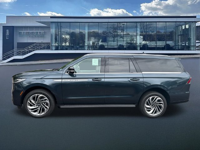 New 2026 Lincoln Navigator L Premier AWD/4WD image 5