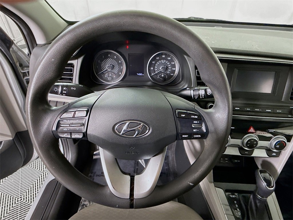 Used 2019 Hyundai Elantra SE image 18
