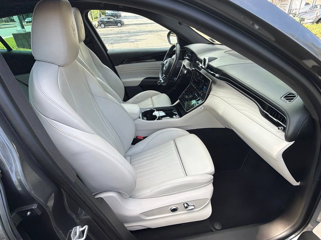 Used 2023 Maserati Grecale Modena AWD/4WD image 32