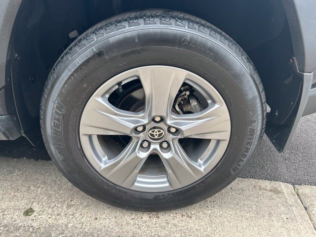 Used 2022 Toyota RAV4 XLE w/ Convenience Package FWD image 34