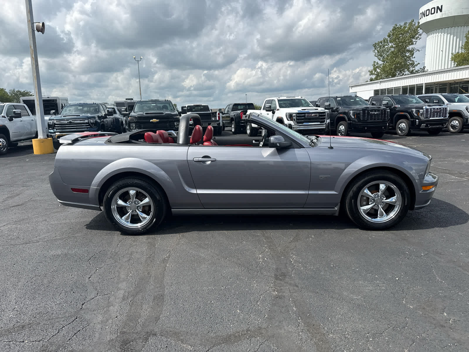 Used 2006 Ford Mustang GT RWD image 6