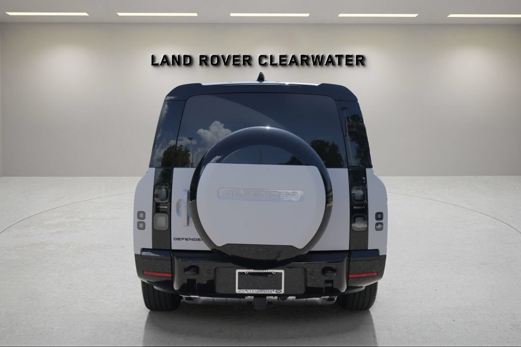 Used 2026 Land Rover Defender 130 X-Dynamic SE AWD/4WD image 4