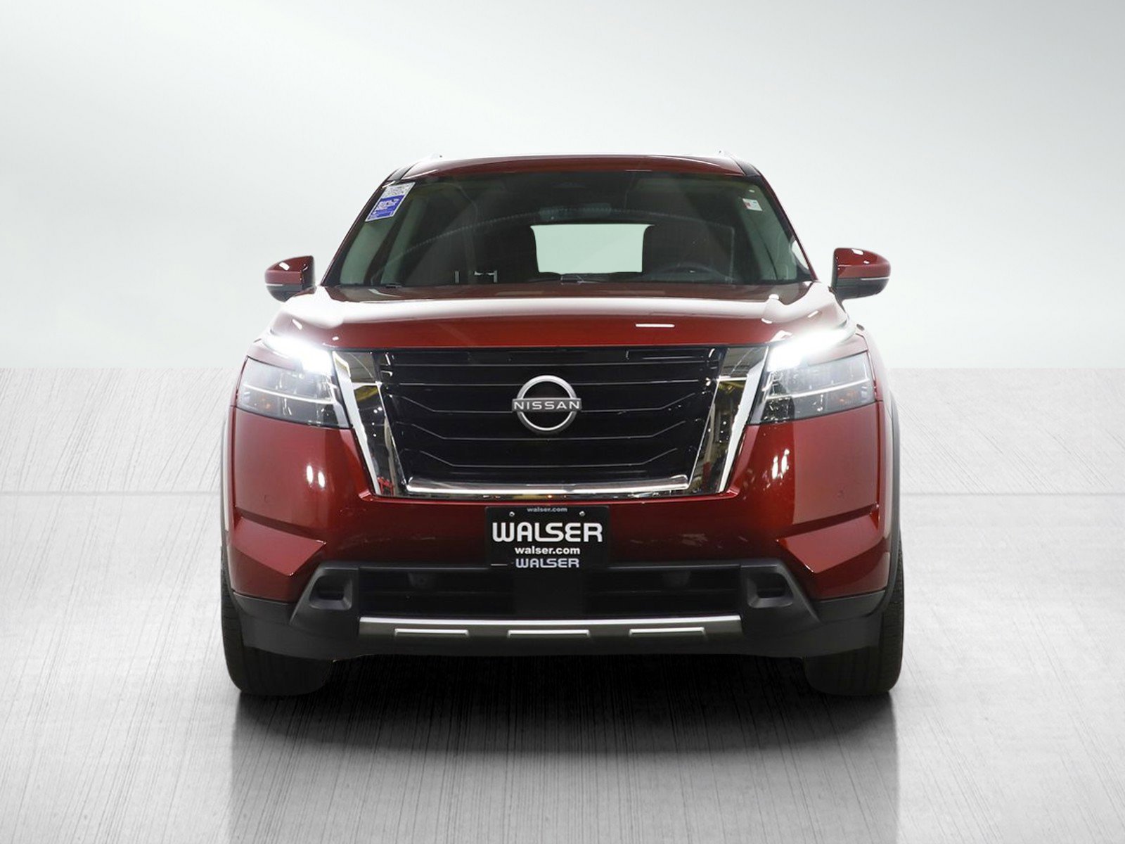 Used 2024 Nissan Pathfinder Platinum AWD/4WD image 9
