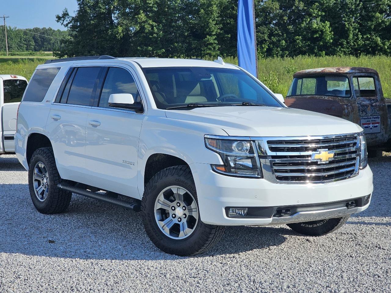 Used 2018 Chevrolet Tahoe LT w/ Luxury Package AWD/4WD image 2