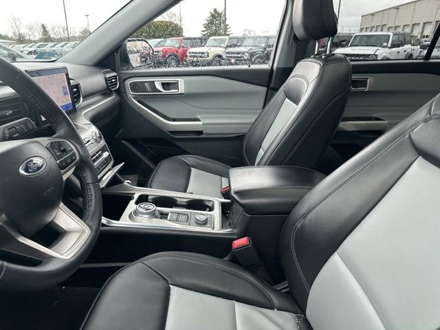 Used 2023 Ford Explorer XLT w/ Equipment Group 202A image 7