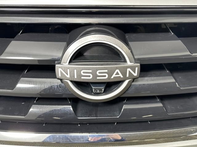 Used 2024 Nissan Armada SL w/ Captain's Chairs Package image 9