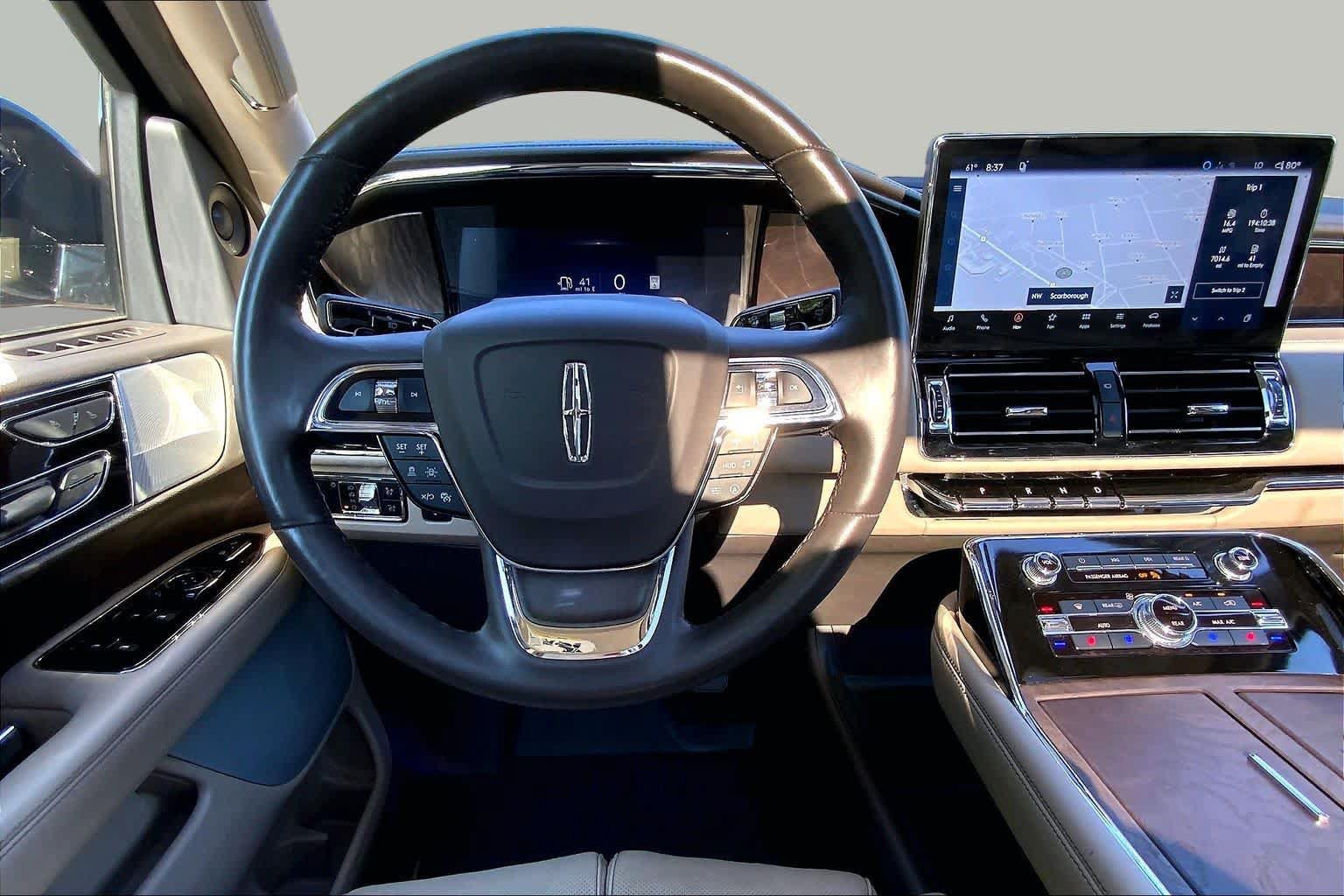 Used 2024 Lincoln Navigator Reserve AWD/4WD image 6