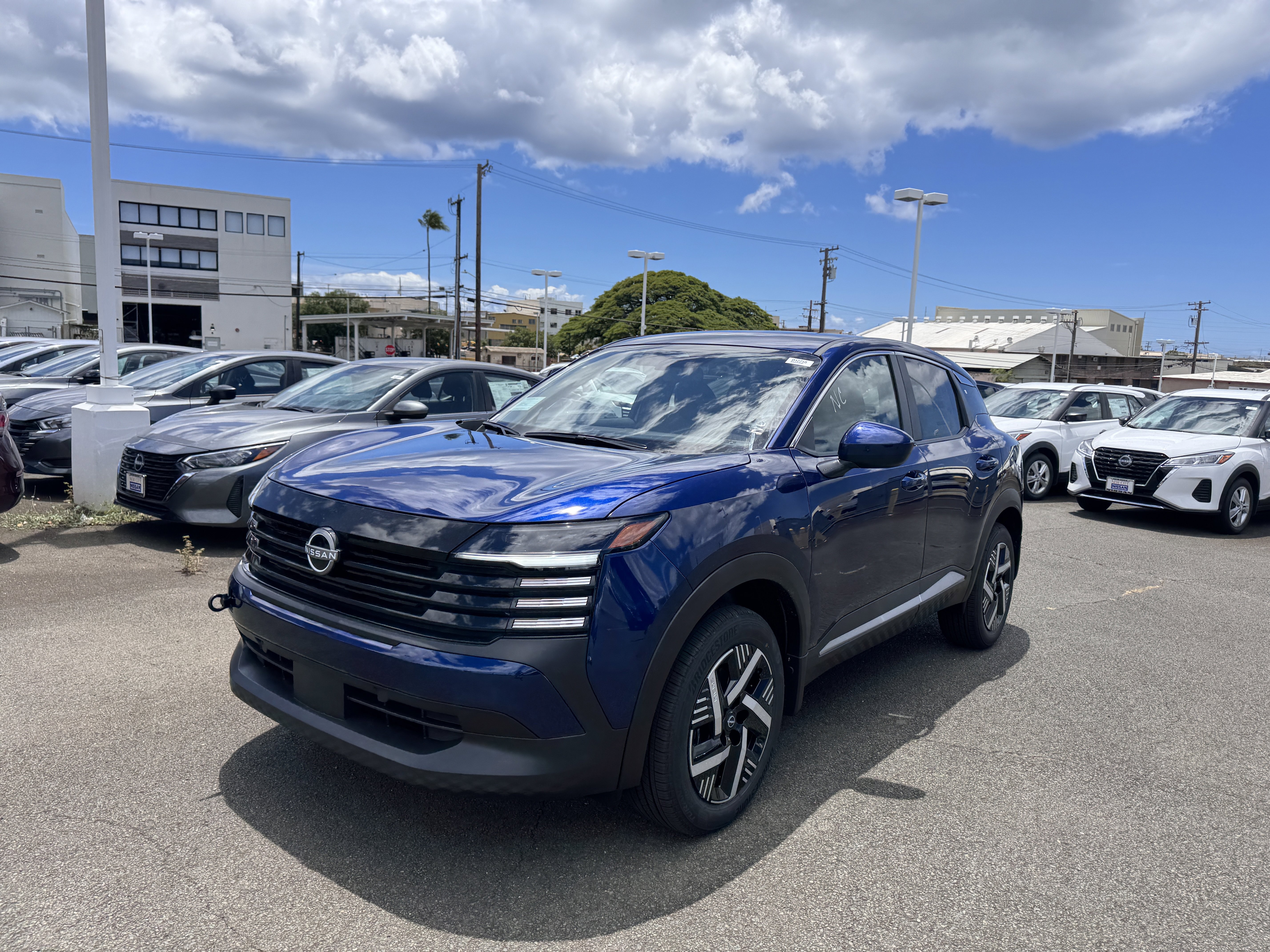New 2025 Nissan Kicks SV