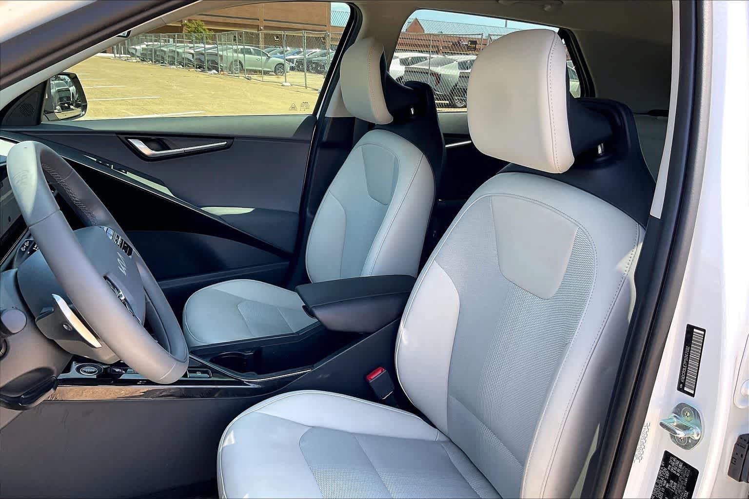 Certified 2023 Kia Niro EX Touring FWD image 11