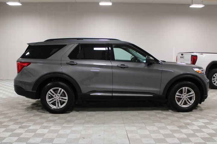 Used 2023 Ford Explorer XLT image 11