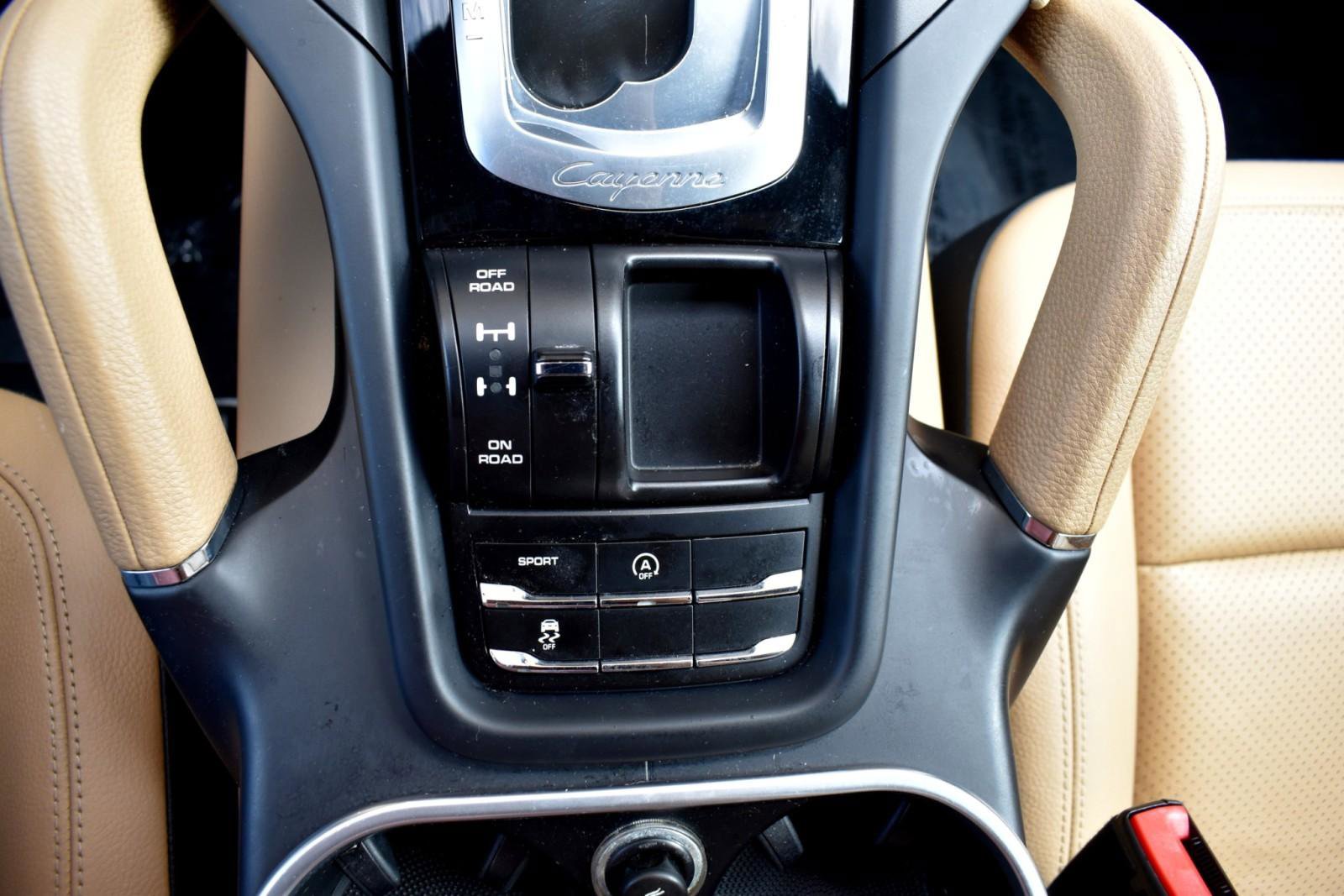 Used 2016 Porsche Cayenne image 25