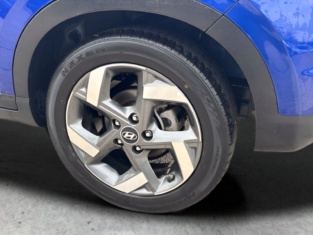 Certified 2025 Hyundai Venue SEL FWD image 15