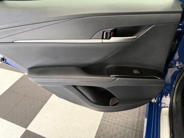 Used 2025 Toyota Camry XLE AWD/4WD image 18