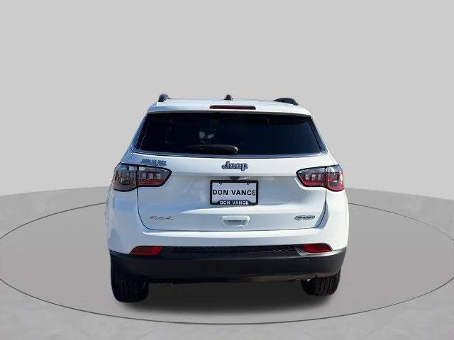 Certified 2025 Jeep Compass Latitude w/ Sun & Sound Group AWD/4WD image 5